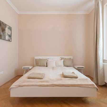 Opera & Basilica 2 Bedrooms With Balcony Budapest Exterior foto