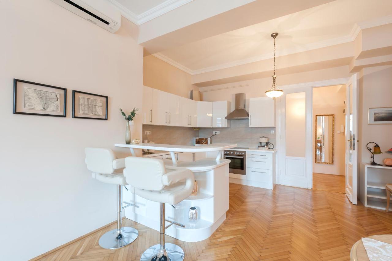 Opera & Basilica 2 Bedrooms With Balcony Budapest Exterior foto