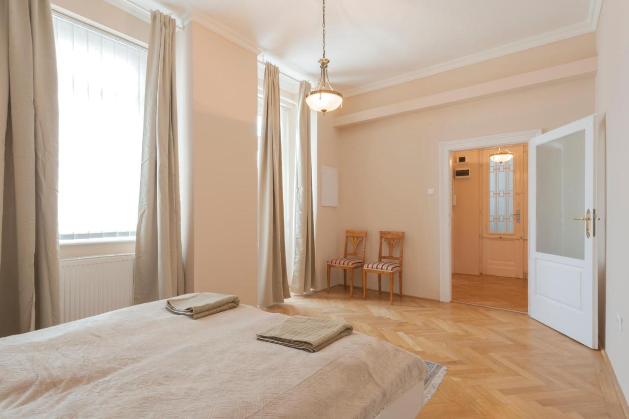 Opera & Basilica 2 Bedrooms With Balcony Budapest Exterior foto