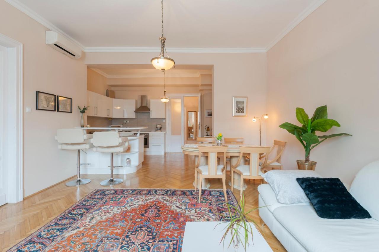 Opera & Basilica 2 Bedrooms With Balcony Budapest Exterior foto