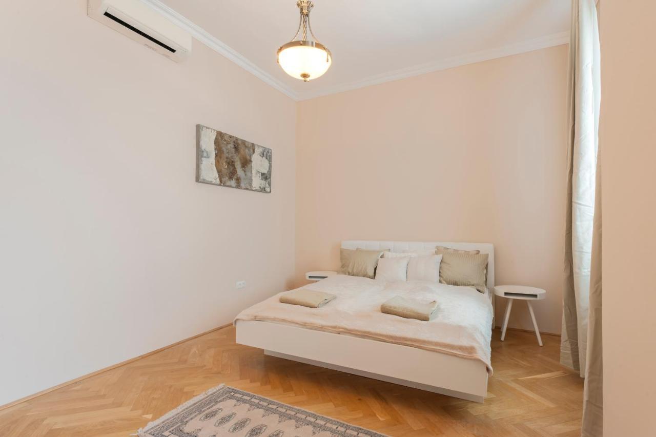 Opera & Basilica 2 Bedrooms With Balcony Budapest Exterior foto