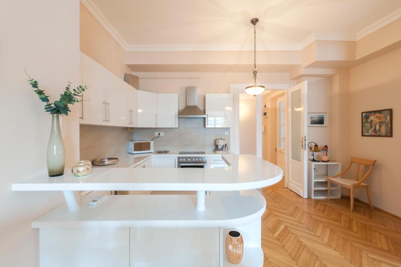 Opera & Basilica 2 Bedrooms With Balcony Budapest Exterior foto