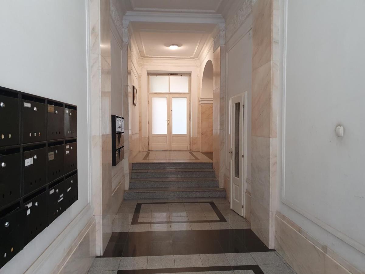 Opera & Basilica 2 Bedrooms With Balcony Budapest Exterior foto
