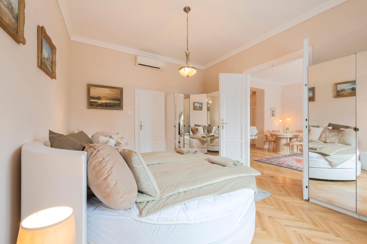 Opera & Basilica 2 Bedrooms With Balcony Budapest Exterior foto